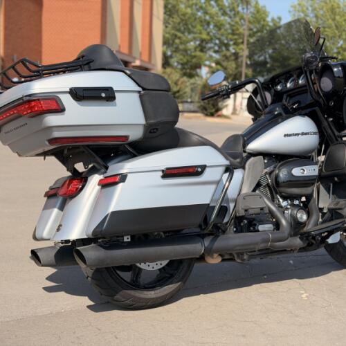 2020 Harley-Davidson® Ultra Limited FLHTK BRSLVDNM/BLKDNM 638347 thumb 2