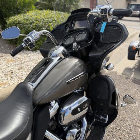 2018 Harley-Davidson® Road Glide® Ultra Industrial Gray thumb 1