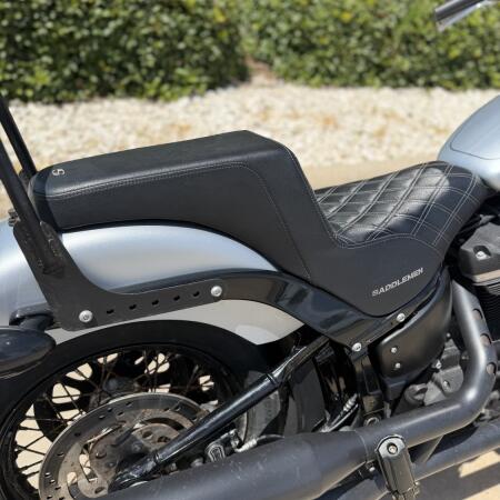 2020 Harley-Davidson® Street Bob® BRACUDA SLV DNM W/PINSTRIPE thumb 0