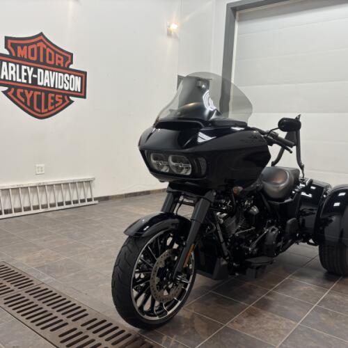 2023 Harley-Davidson® Road Glide® 3 Vivid Black thumb 0