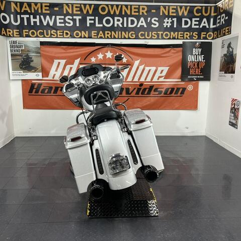 FLTRSE3 2009 CVO™ Road Glide® thumb 1