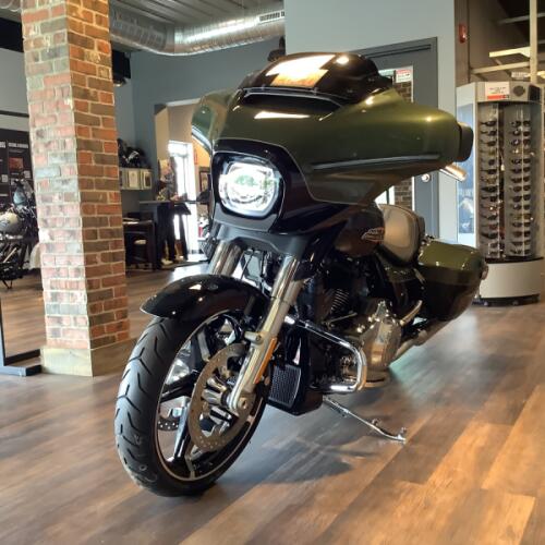 Harley-Davidson® Street Glide® 2026 FLHX T12-26 Olive Steel Metallic / Vivid Black Chrome Trim thumb 2