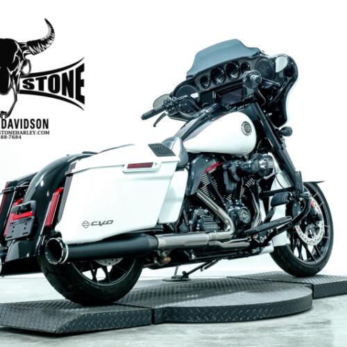 2021 Harley-Davidson® CVO™ Street Glide® Great White Pearl thumb 3