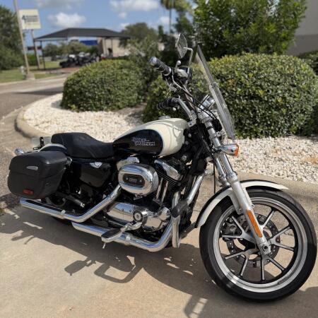 2014 Harley-Davidson® SuperLow® 1200T B WHT/MDNTE PRL W/ PINSTRIP thumb 2