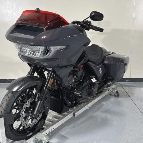 Harley-Davidson® CVO Road Glide ST 2026 thumb 1