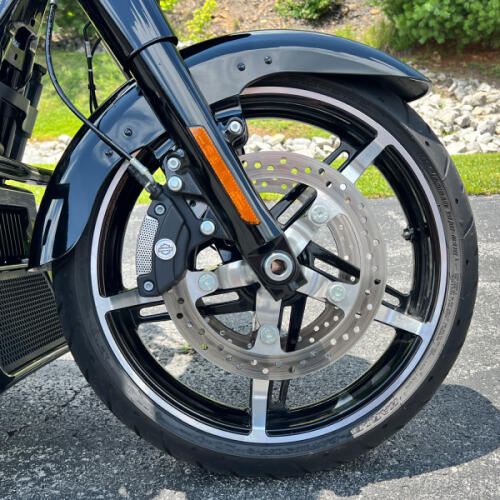 FLHX 2024 Street Glide® thumb 2