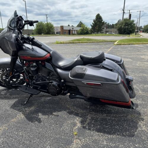 FLHXSE 2020 CVO™ Street Glide® thumb 1