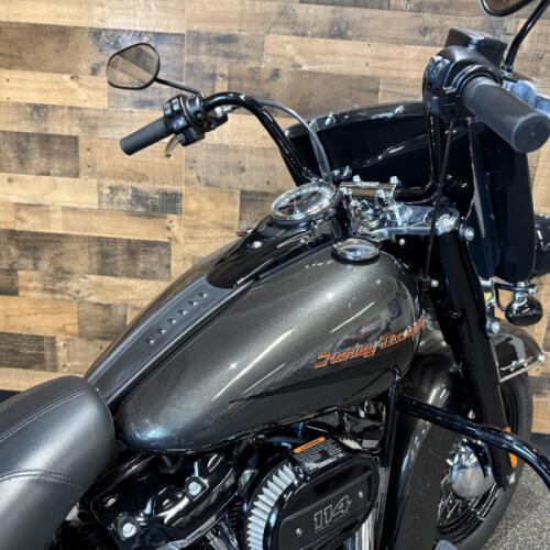 2019 Harley-Davidson® Heritage Classic 114 Silver Flux/Black Fuse FLHCS thumb 0