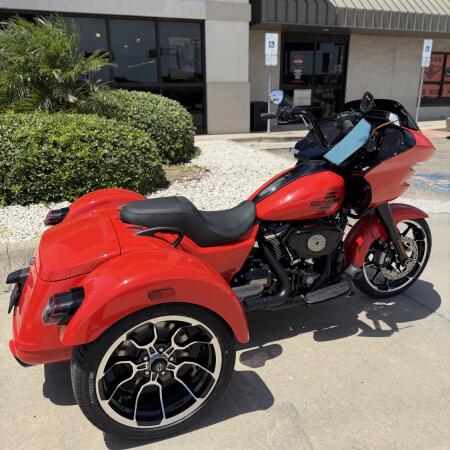 2026 Harley-Davidson® Road Glide 3 Blood Orange thumb 0