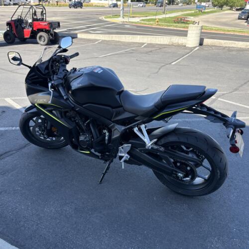 2026 Honda CBR650R E-Clutch thumb 1