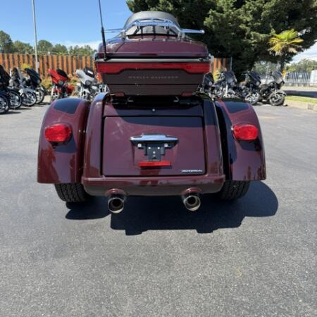 2022 Harley-Davidson® Tri Glide® Ultra Midnight Crimson/Vivid Black thumb 1