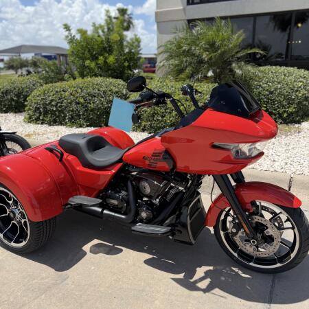 2026 Harley-Davidson® Road Glide 3 Blood Orange thumb 2