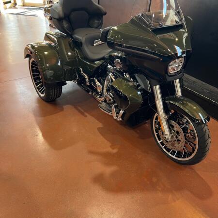 2026 Harley-Davidson® Street Glide 3 Limited FLHLT thumb 0
