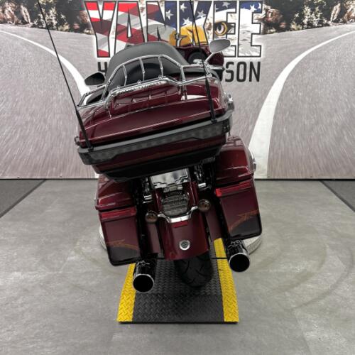 2014 FLHTKSE CVO™ Electra Glide Ultra Limited® thumb 2