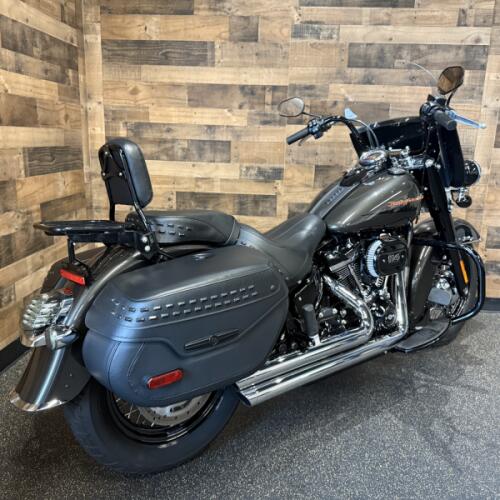 2019 Harley-Davidson® Heritage Classic 114 Silver Flux/Black Fuse FLHCS thumb 3