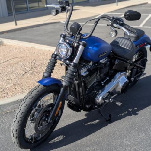 2026 Harley-Davidson® Street Bob® Aurora Blue Denim w/Cast Wheels thumb 2