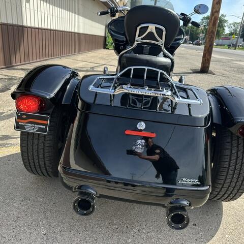 FLTRT 2023 Road Glide® 3 thumb 2