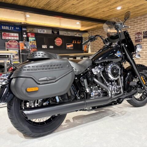 2025 Harley-Davidson® Heritage Classic thumb 3
