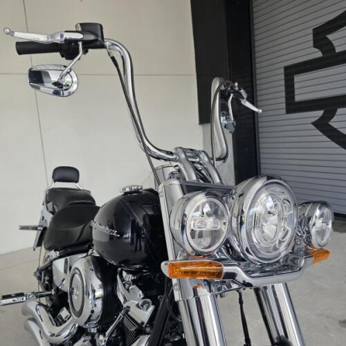 2020 Harley-Davidson® Deluxe Midnight Blue thumb 2