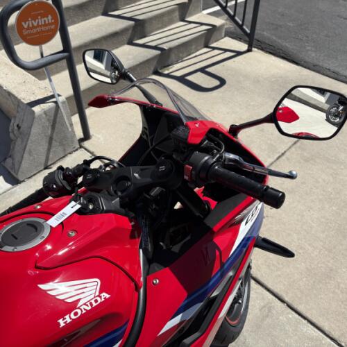 2026 Honda CBR650R E-Clutch thumb 0