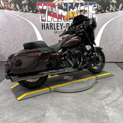 2024 FLHXSE CVO™ Street Glide® thumb 3