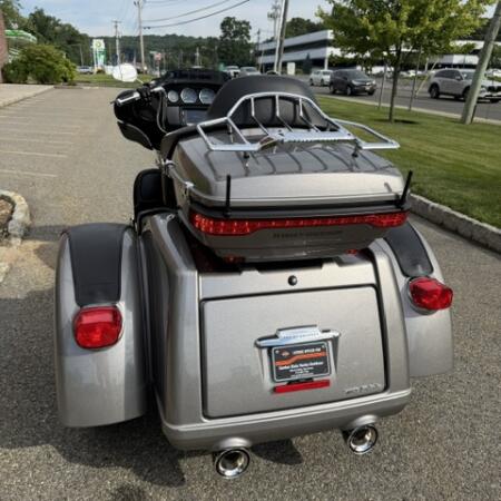 2016 Harley-Davidson® Tri Glide® Ultra thumb 1