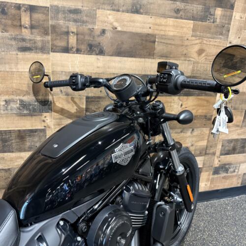 2026 Harley-Davidson® Nightster® Vivid Black Black Trim RH975 thumb 0