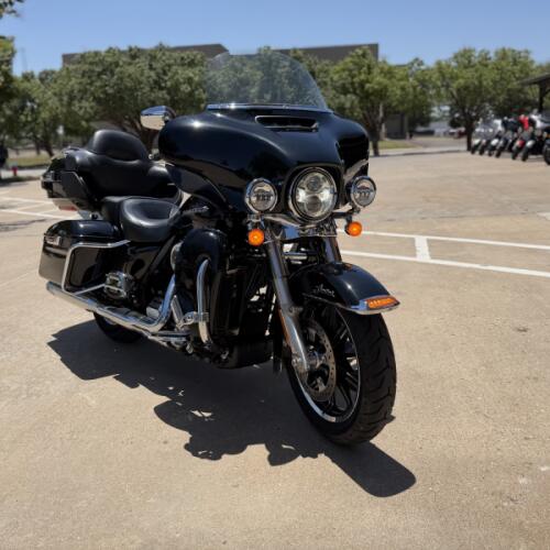 2019 Harley-Davidson® Ultra Limited Vivid Black thumb 2