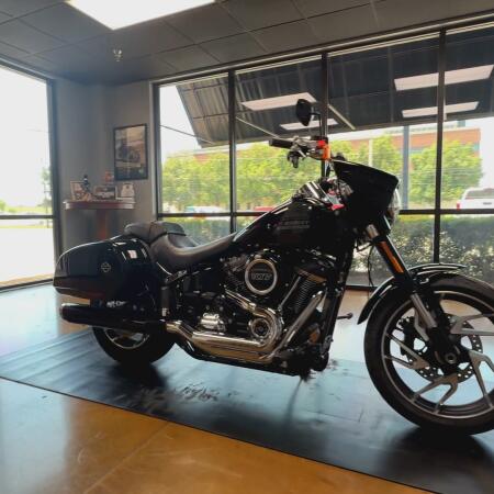 2021 Harley-Davidson® Sport Glide® Vivid Black Deluxe thumb 0