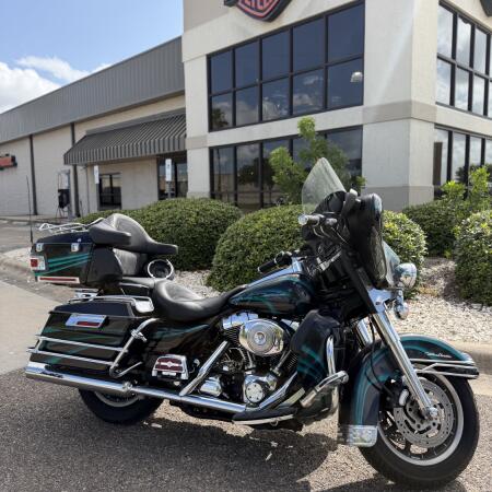 2004 Harley-Davidson® Electra Glide® Ultra Classic Peace Officer SE PURPLE/TEAL thumb 2