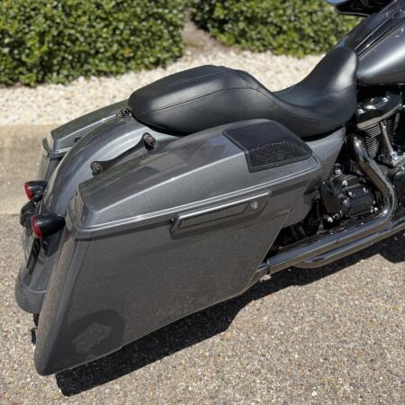 2021 Harley-Davidson® Street Glide® Special Gauntlet Gray Metallic/Vivid Black thumb 2
