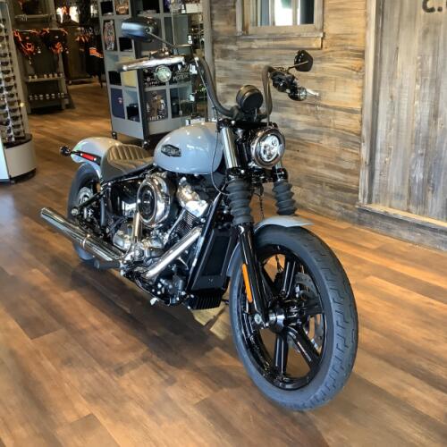 Harley-Davidson® Street Bob® 2026 FXBB S15-26 Dark Billiard Gray Chrome Cast Wheels thumb 2
