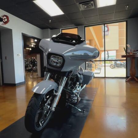 2026 Harley-Davidson® Street Glide® Dark Billiard Gray thumb 3