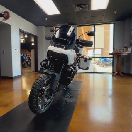 2021 Harley-Davidson® Pan America™ 1250 Special Baja Orange/Stonewashed White Pearl thumb 3