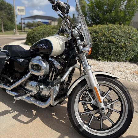 2014 Harley-Davidson® SuperLow® 1200T B WHT/MDNTE PRL W/ PINSTRIP thumb 1