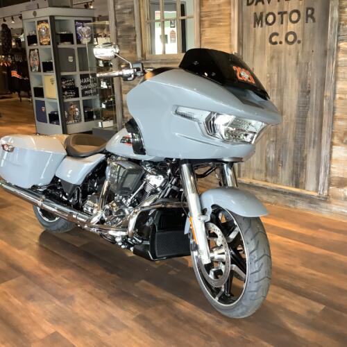 Harley-Davidson® Road Glide® 2026 FLTRX T32-26 Dark Billiard Gray Chrome Trim thumb 3