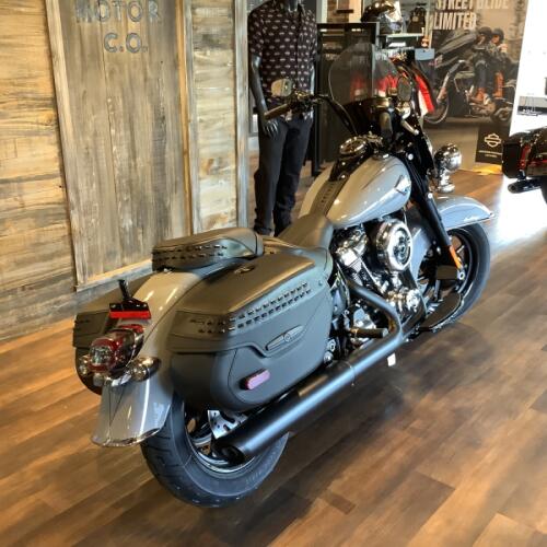 Harley-Davidson® Heritage Classic 2026 FLHC S22-26 Dark Billiard Gray Black Cast Wheels thumb 0