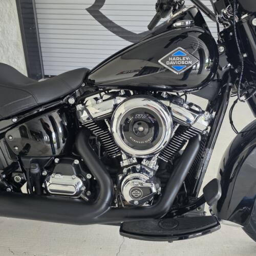 2026 Harley-Davidson® Heritage Classic Vivid Black Black Laced Wheels thumb 0