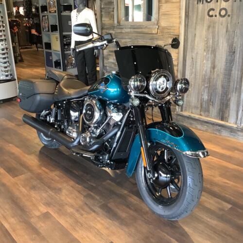 Harley-Davidson® Heritage Classic 2026 FLHC S17-26 Teal Thunder / Vivid Black Black Cast Wheels thumb 3