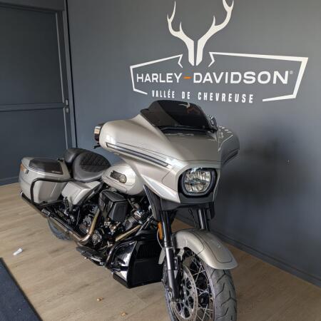 FLHXSE 2023 CVO™ Street Glide® thumb 3