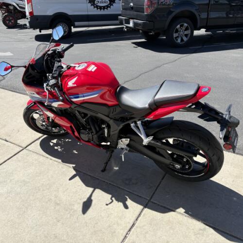 2026 Honda CBR650R E-Clutch thumb 2