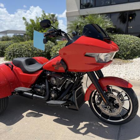 2026 Harley-Davidson® Road Glide 3 Blood Orange thumb 3