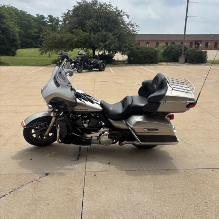 2018 Harley-Davidson® Ultra Limited Vivid Black thumb 0