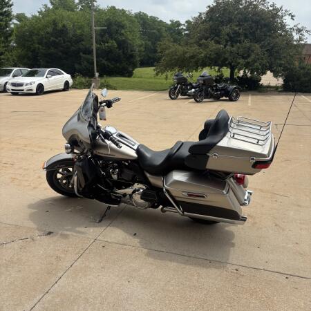 2018 Harley-Davidson® Ultra Limited Vivid Black thumb 1