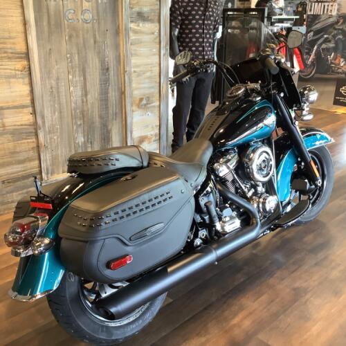 Harley-Davidson® Heritage Classic 2026 FLHC S17-26 Teal Thunder / Vivid Black Black Cast Wheels thumb 0