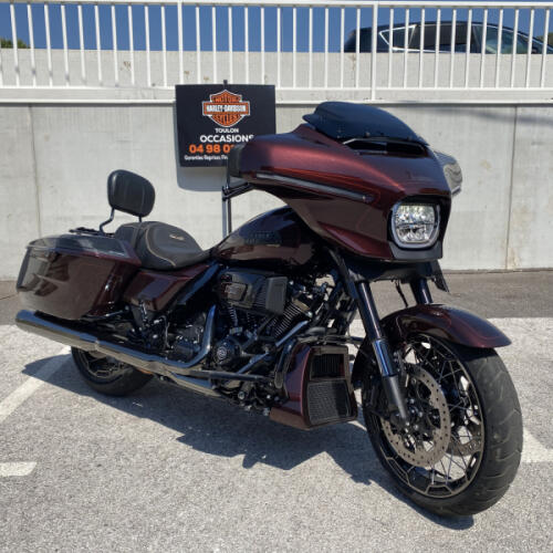 2024 Harley-Davidson® CVO™ Street Glide® thumb 2