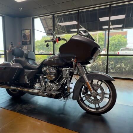 2016 Harley-Davidson® Road Glide® Charcoal Pearl thumb 2