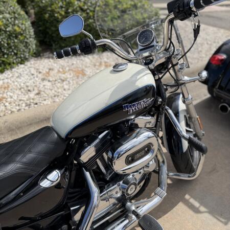 2014 Harley-Davidson® SuperLow® 1200T B WHT/MDNTE PRL W/ PINSTRIP thumb 0