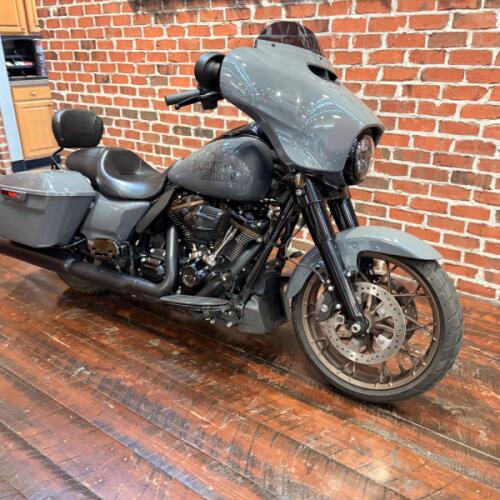 FLHXST 2022 Street Glide® ST thumb 2