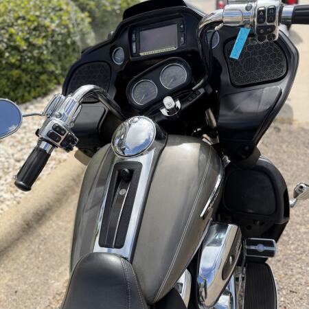 2018 Harley-Davidson® Road Glide® Ultra Industrial Gray thumb 0